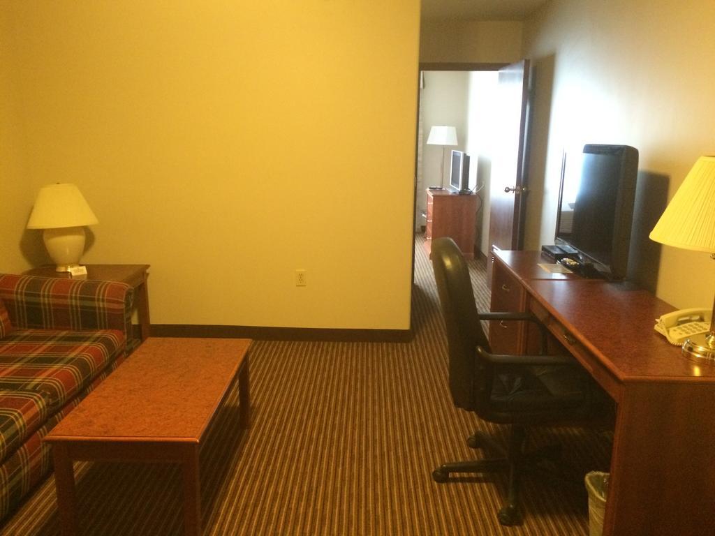 Foxwood Inn And Suites Fox Creek Экстерьер фото